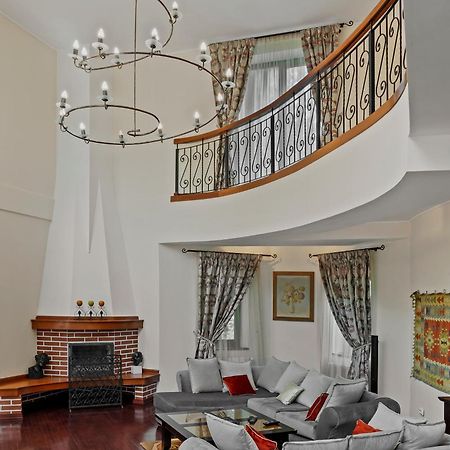 Wine Cellar Villa With Beautiful Garden In Sinaia - Busteni Poiana Tapului Bagian luar foto
