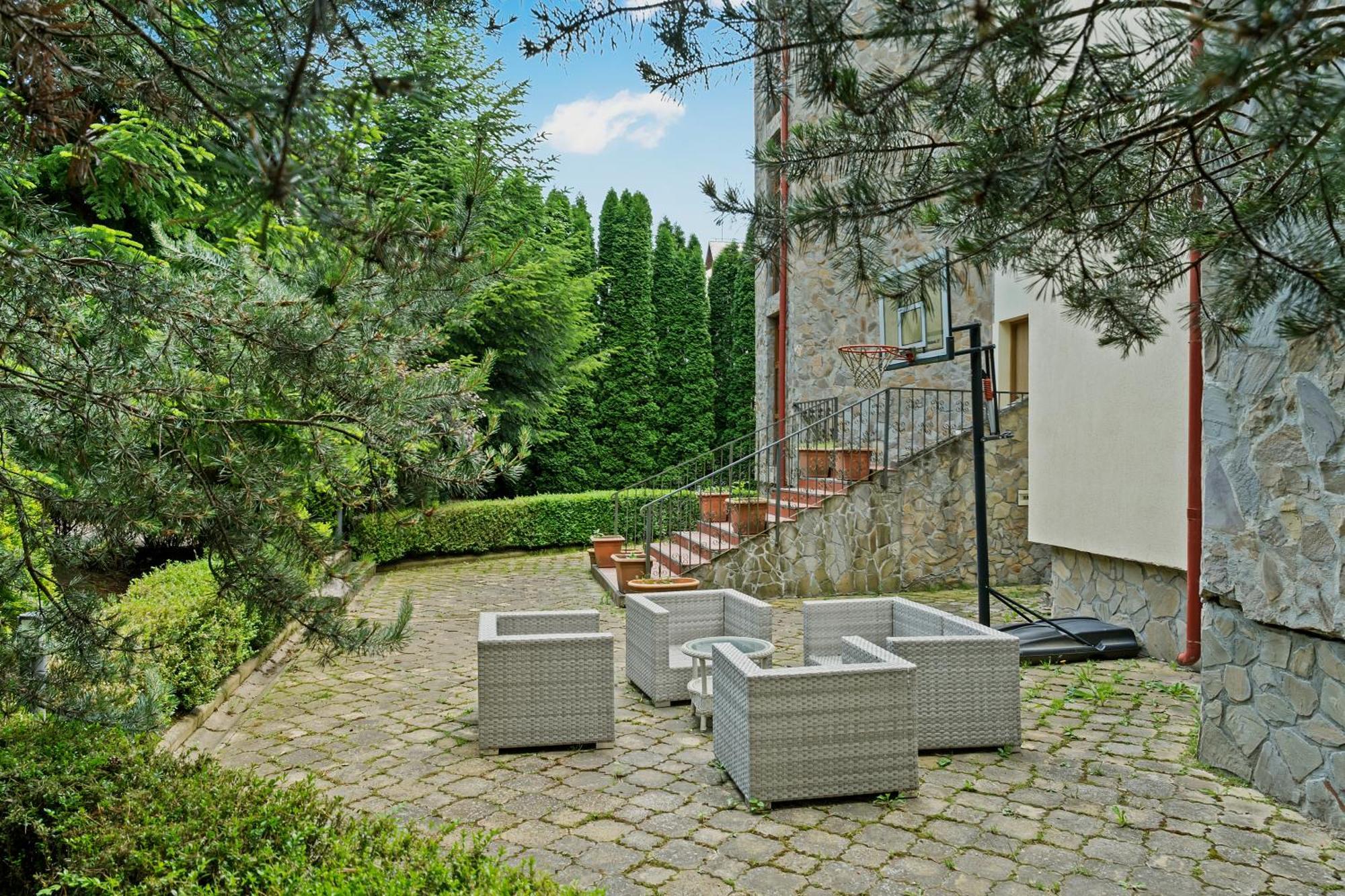 Wine Cellar Villa With Beautiful Garden In Sinaia - Busteni Poiana Tapului Bagian luar foto